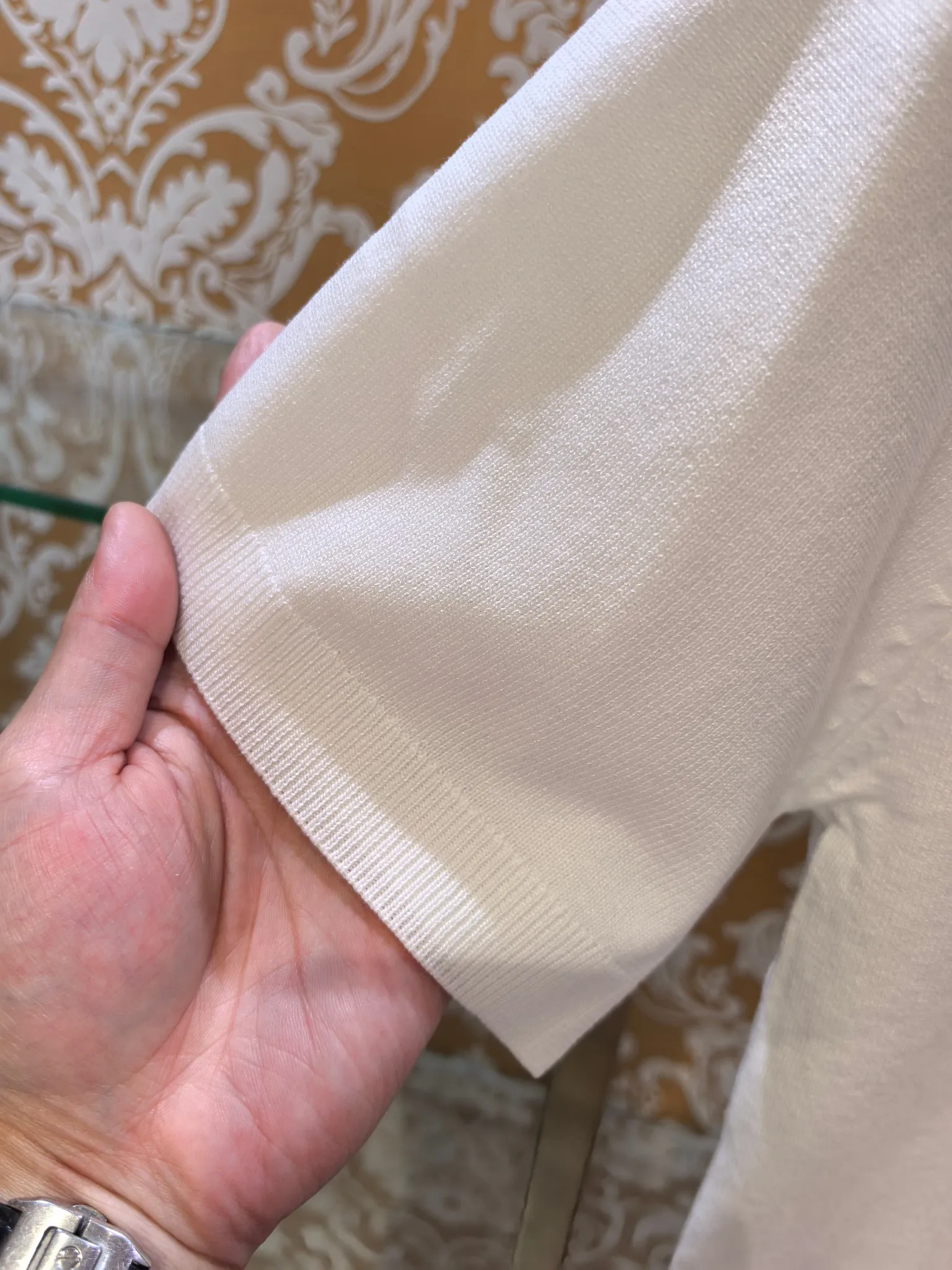 Counter synchronization Loro Piana 2026/ss New Arrival sweater Loro Piana chest embroidery The fabric is perfectly made with 14 needles of imported machines. The counter restores one-to-one upper body spirit Comfortable Breathable Slim fit Color White Sizes 46 48 50 52